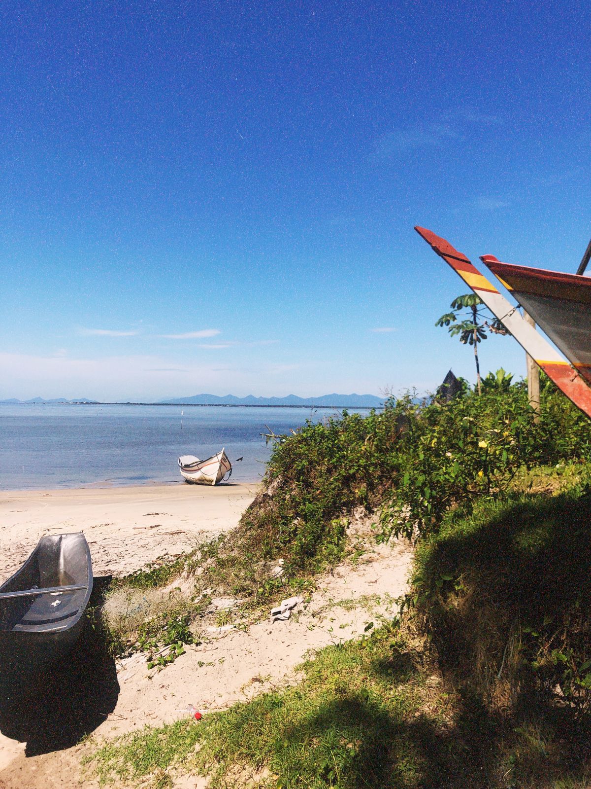 Foto da Casa Beira Mar - barcos-praia.jpeg